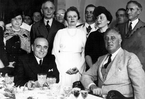 El presidente de Brasil Getúlio Vargas (izquierda) y el presidente estadounidense Franklin D. Roosevelt (derecha) en 1936.